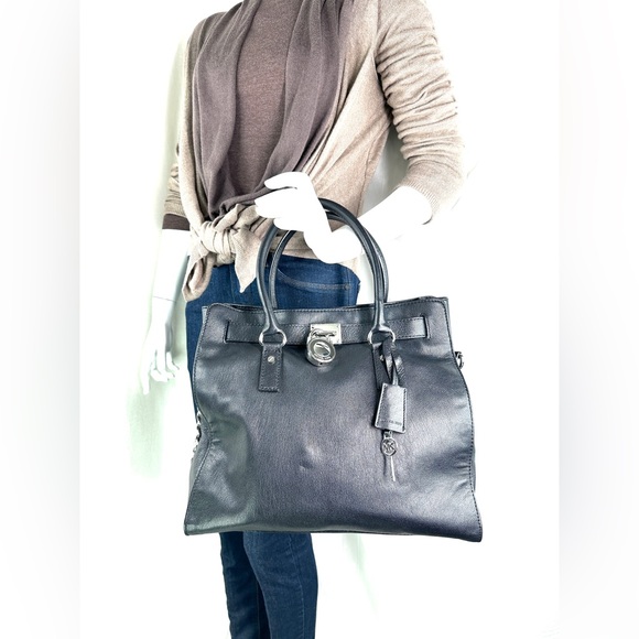 Michael Kors Black Textured Leather Large Shoulder Bag Chain Strap Lock Key - Picture 3 of 13